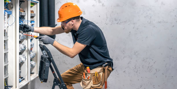 Best Local Electrician Companies  in Decorah, IA